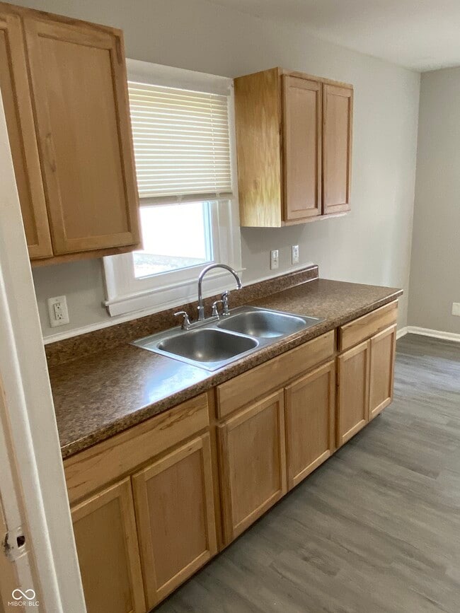 Building Photo - 8845 Robey Dr