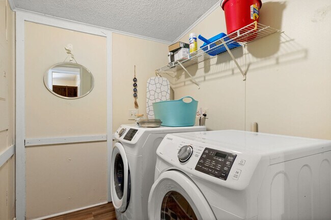 Building Photo - 705 Firefly Dr