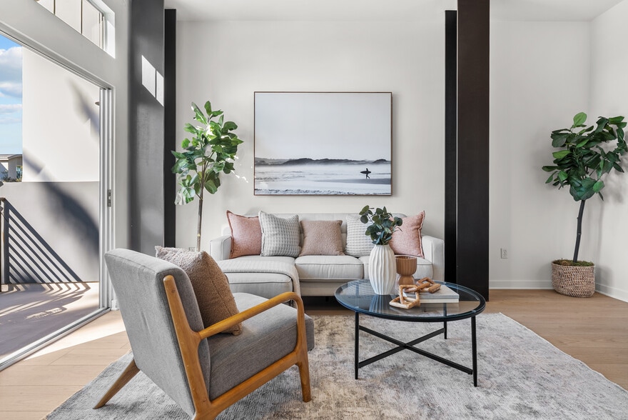 Building Photo - 5350 Playa Vista Dr