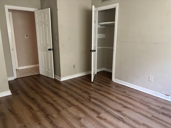 Building Photo - 151 Chatham Cir