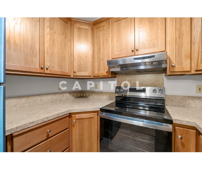 Building Photo - 1402 5th Ave SW