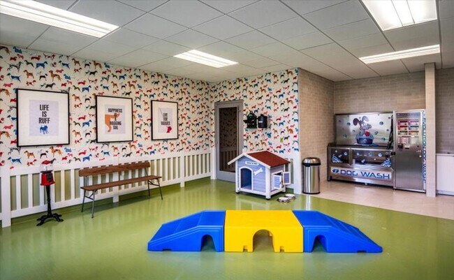 Building Photo - 40 E Pier Dr