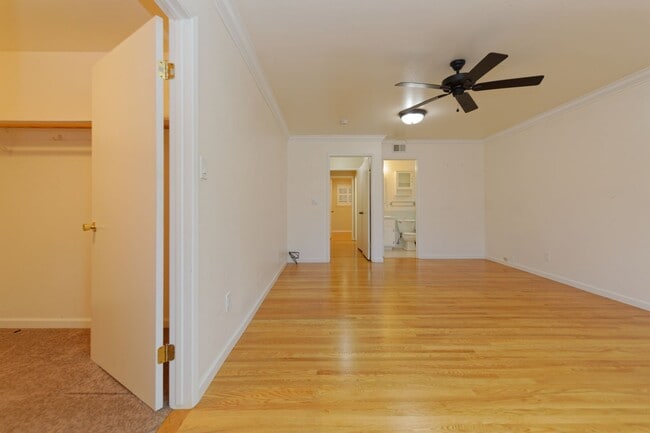 Building Photo - SANTA CLARA - tastefully updated throughou...