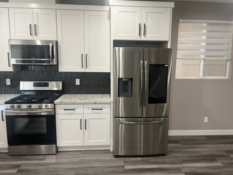 Building Photo - 17639 W Vuong Pl