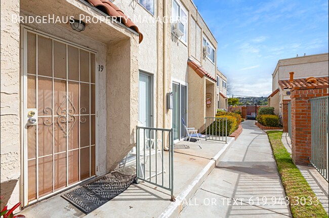 Building Photo - Make This 2 Bedroom Unit In Sunny Lakeside...