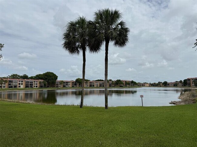 Building Photo - 6215 Coral Lake Dr