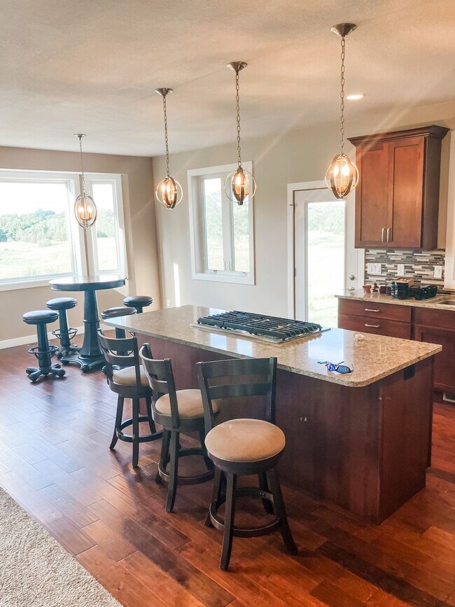 Building Photo - 220 Meadow Woods Dr