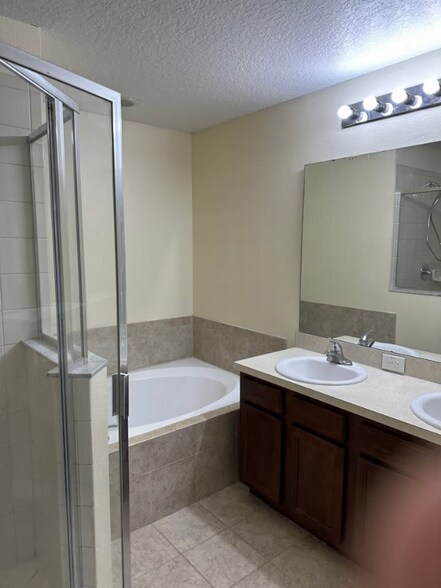 Building Photo - 10642 Regent Square Dr