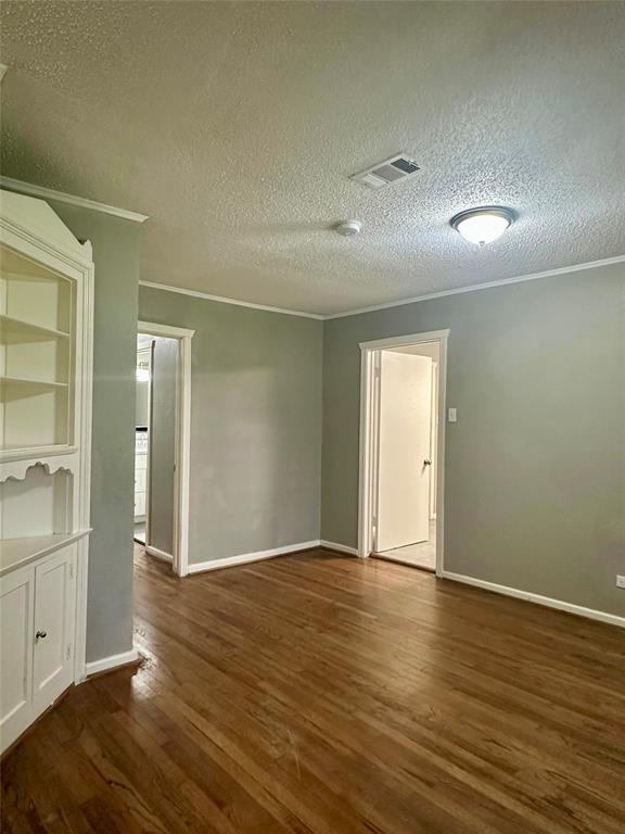 Building Photo - 2303 Oaklawn Dr