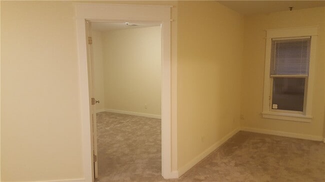 Building Photo - 1063 East Ave