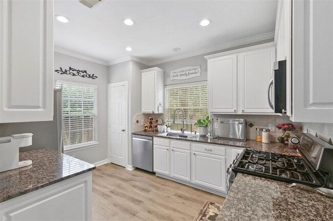 Building Photo - 1110 Enclave Square W