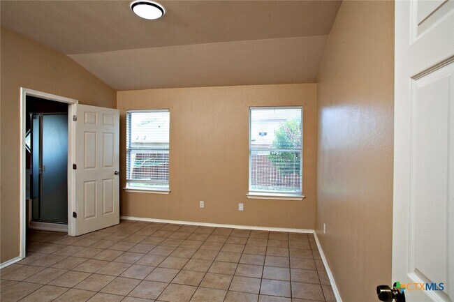 Building Photo - 5515 Lions Gate Ln