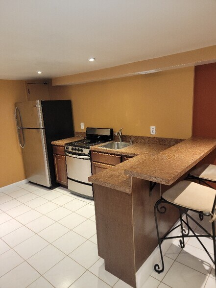 Building Photo - 2712 Urbana Dr