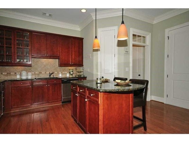 Building Photo - 3635 E Paces Cir