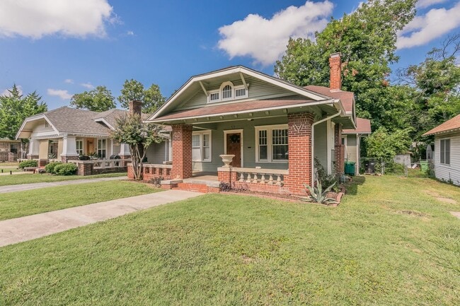 Building Photo - ADORABLE home in Ryan Place