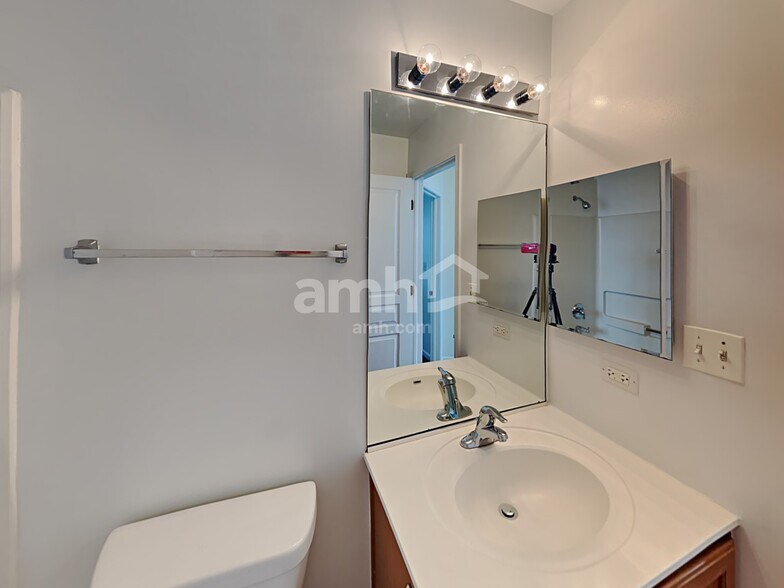 Building Photo - 2449 Emily Ln