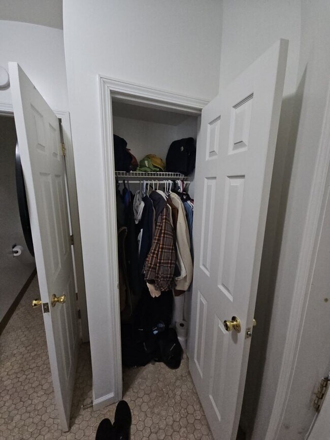 Building Photo - Modern 1 room Studio Corning**no pet dogs**