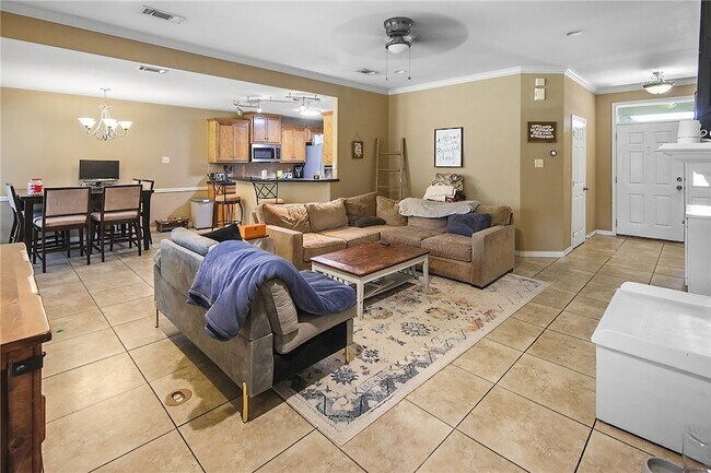 Building Photo - 335 Robelmont Dr