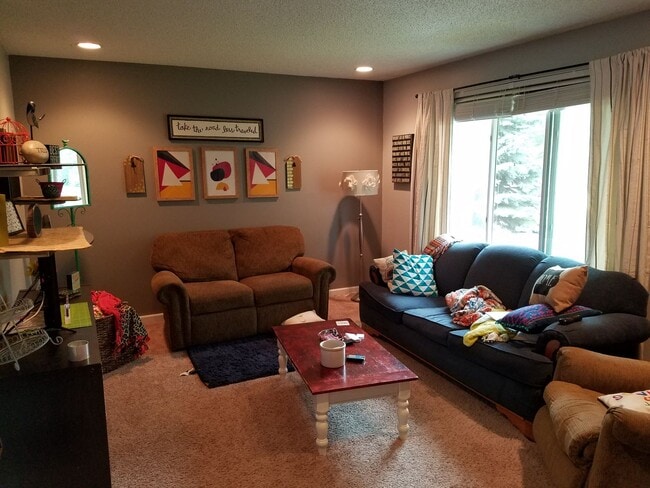 Building Photo - Cedar Falls House Available June 1st