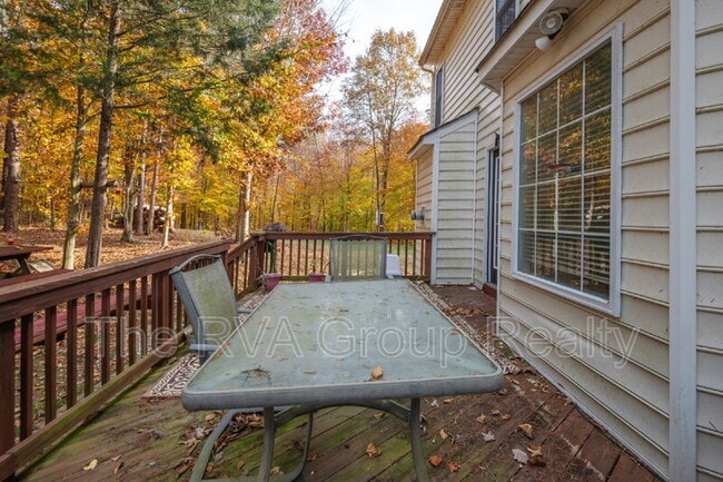 Building Photo - 79 River Run Ln