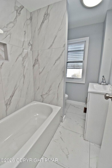 Building Photo - 198 Grove St