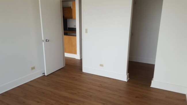 Building Photo - Upgraded 2 Bedroom / 1 Bath at the Iolani ...