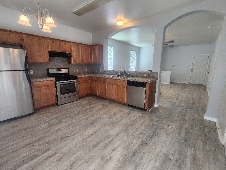 Primary Photo - 2416 Allred Dr