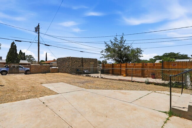 Building Photo - 3329 Old Spanish Trail
