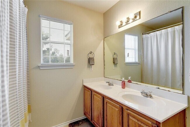 Building Photo - 1432 Anise Dr