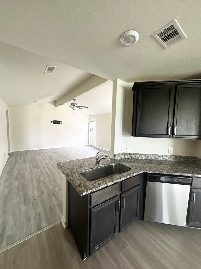 Building Photo - 329 Lone Mountain Dr