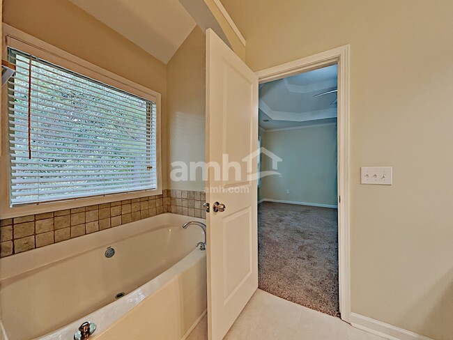 Building Photo - 252 Ascott Lane