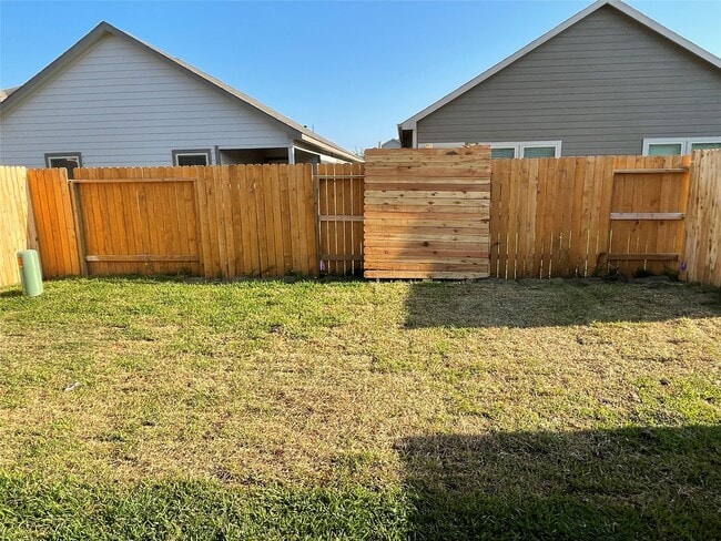 Building Photo - 9772 Grosbeak Ln
