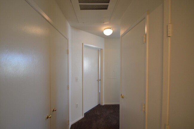 Building Photo - 2nd Floor Condo in a Gated Northeast Commu...