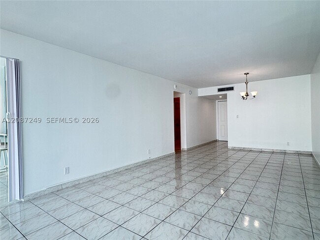 Building Photo - 2655 Collins Ave