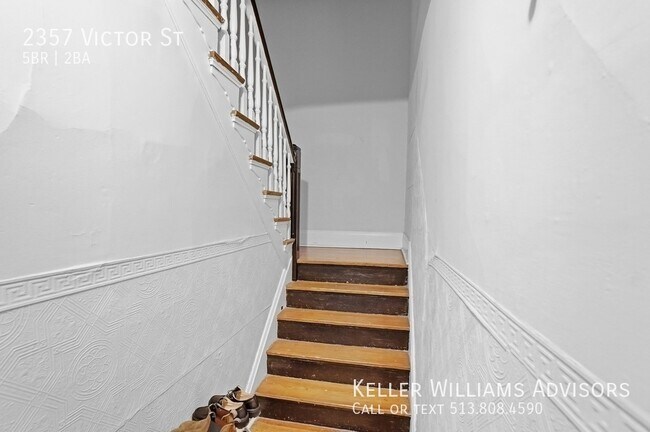 Building Photo - 2357 Victor St