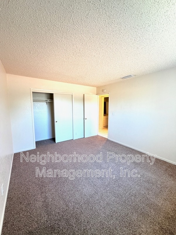 Building Photo - 1439 E Saginaw Way