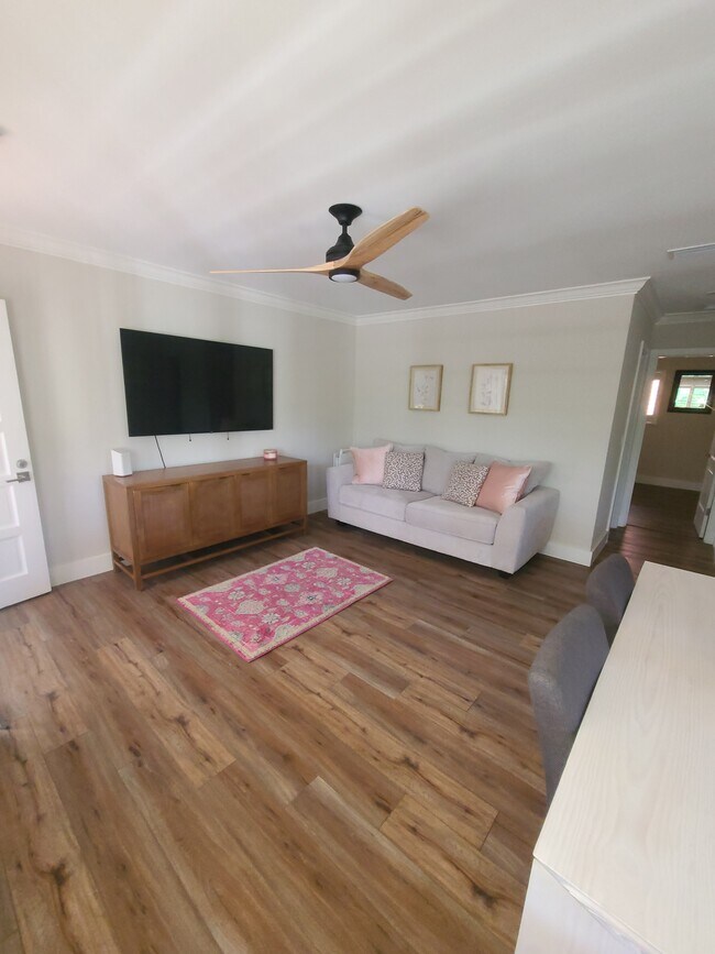 Building Photo - 1202 Palm Trl