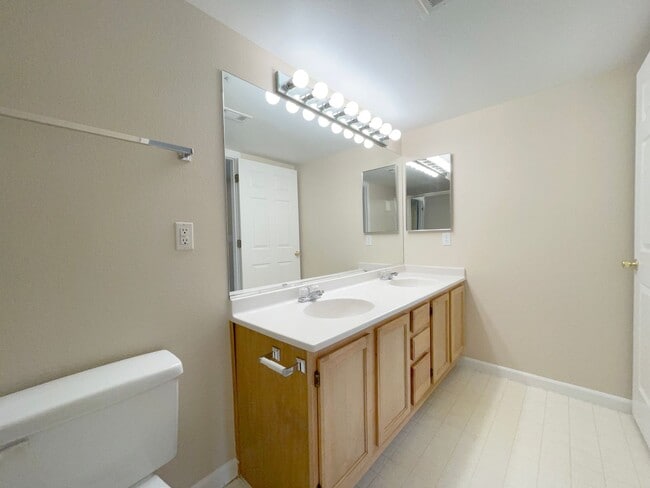 Building Photo - 3 bedroom condo in Broomfield! Master bedr...