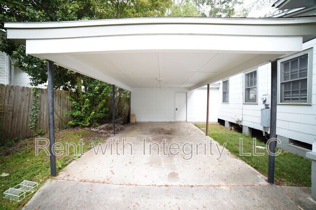 Building Photo - 1935 Temple Dr