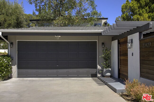 Building Photo - 22427 De Kalb Dr