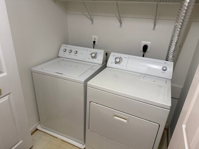 Building Photo - 4676 Deerwatch Dr