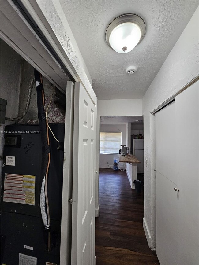 Building Photo - 1408 NW 9th Ave