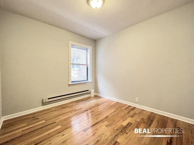Building Photo - 1 bedroom in CHICAGO IL 60613