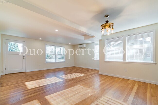 Building Photo - 8th Street