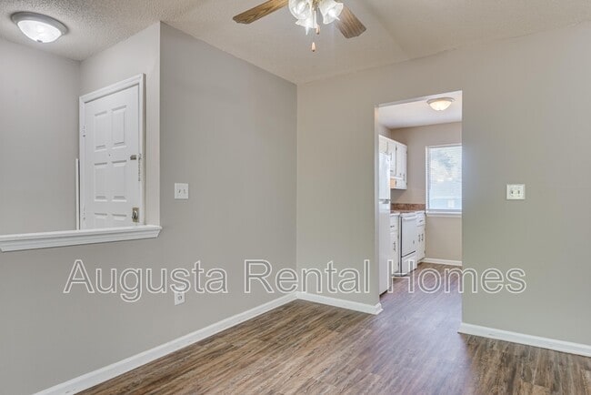 Building Photo - 2812 Thomas Ln