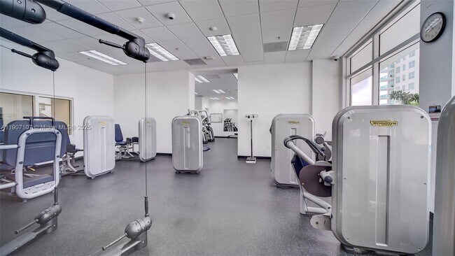 Building Photo - 1200 Brickell Bay Dr