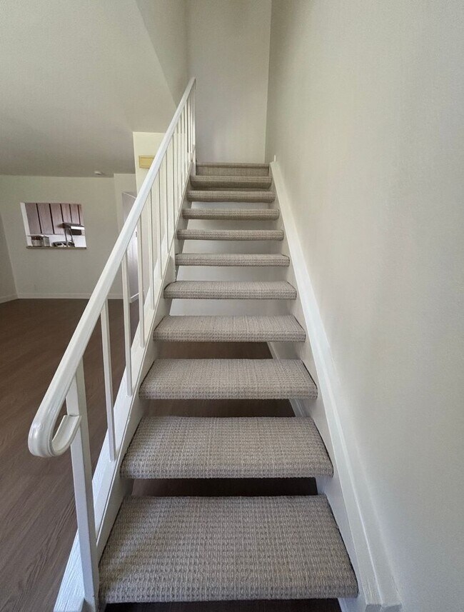 Building Photo - 2 bedroom 1.5 bath condo in Cedar Glen