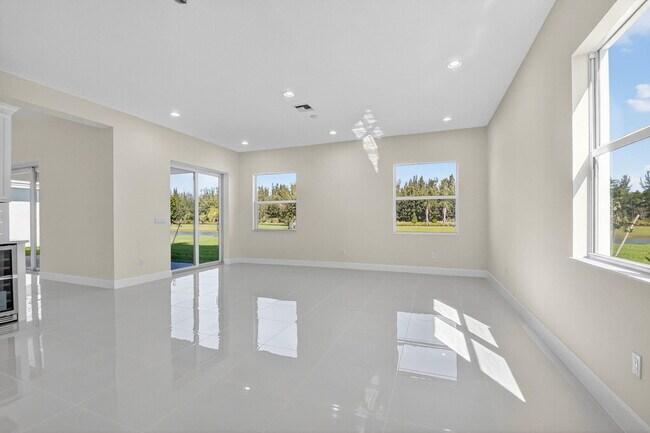 Building Photo - 15120 Wildwood Cir