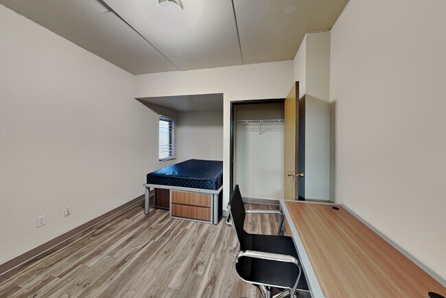 Building Photo - 215 Stanton Ave