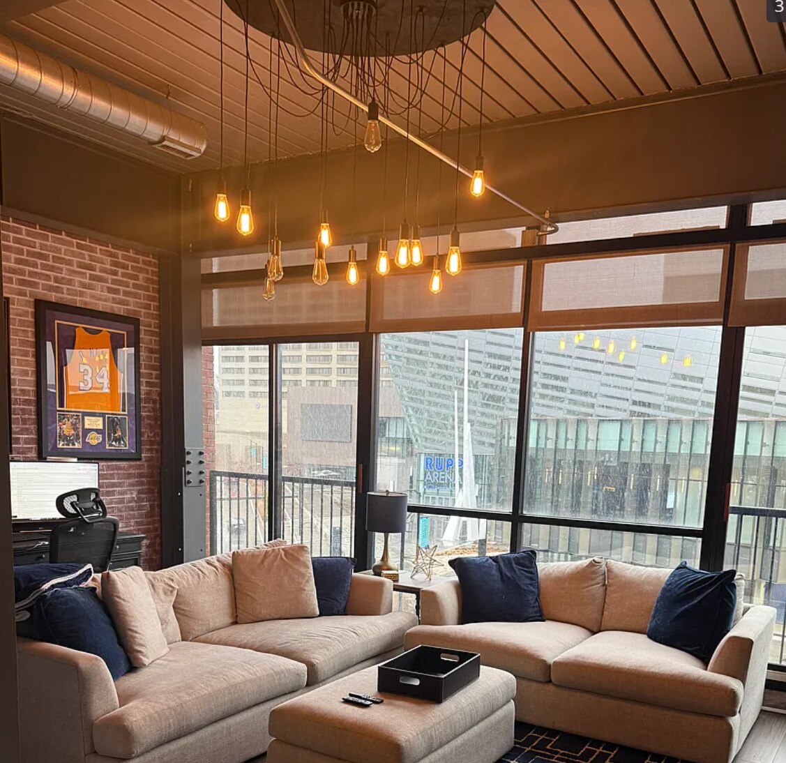 Building Photo - 515 W Main St